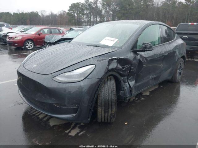 Tesla Model Y Long Range Dual Motor All-wheel Drive Image 17