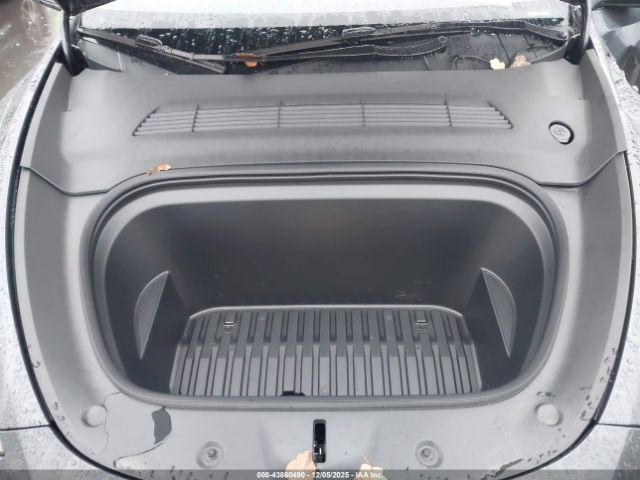 Tesla Model Y Long Range Dual Motor All-wheel Drive Image 9