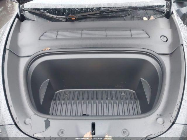 Tesla Model Y Long Range Dual Motor All-wheel Drive Image 9