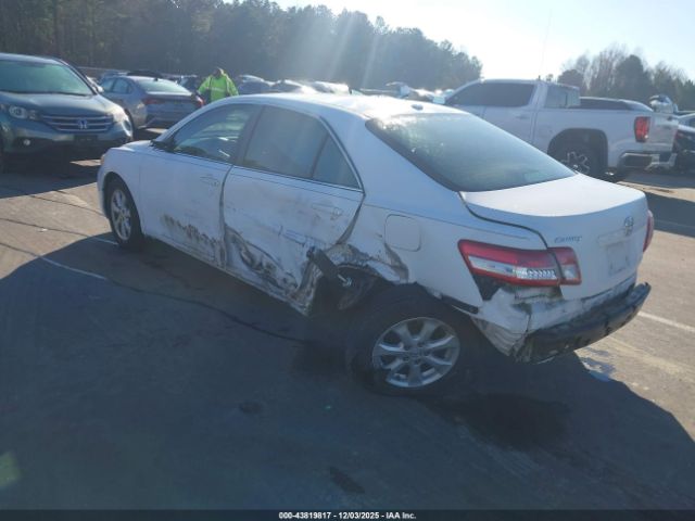 Toyota Camry Le Image 14