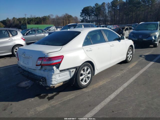 Toyota Camry Le Image 3