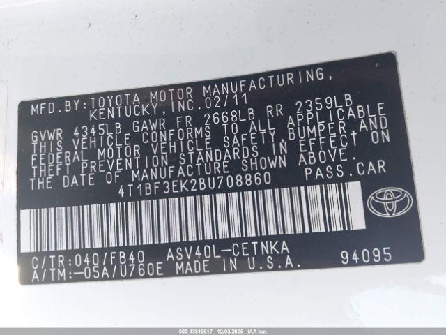 Toyota Camry Le Image 4