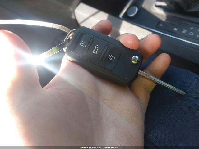 Volkswagen Jetta 1.8t Se Image 9