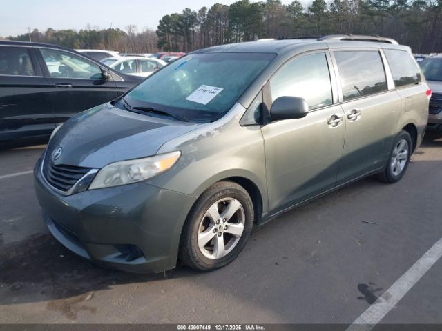 Toyota Sienna Le V6 Image 15