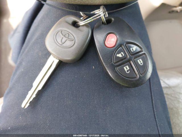 Toyota Sienna Le V6 Image 6