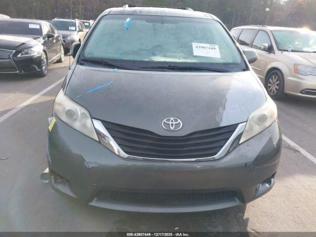 Toyota Sienna Le V6 Image 8