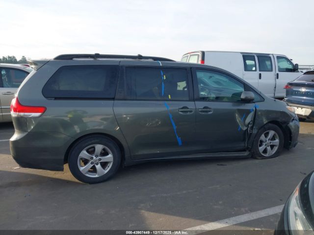 Toyota Sienna Le V6 Image 9