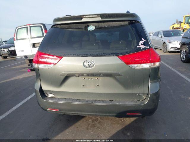 Toyota Sienna Le V6 Image 11