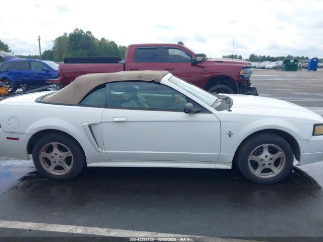 Ford Mustang Image 5