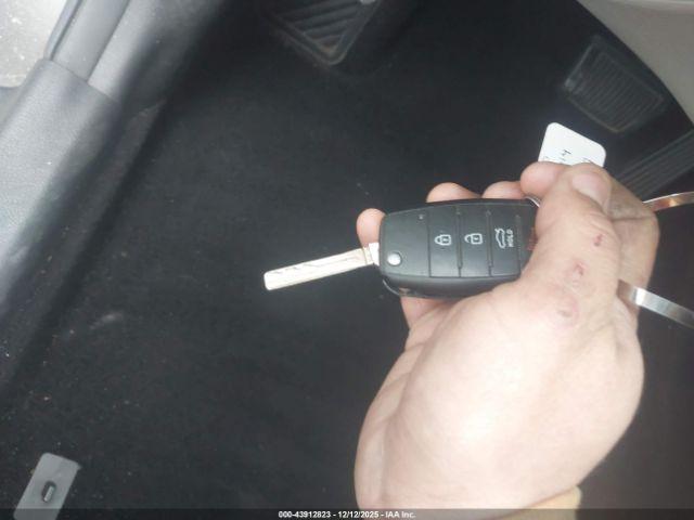 Kia Optima Lx Image 8