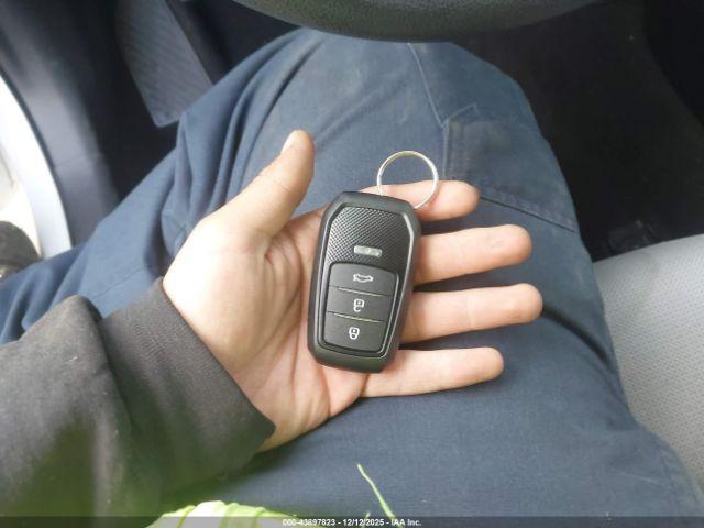 Toyota Prius Le Image 3