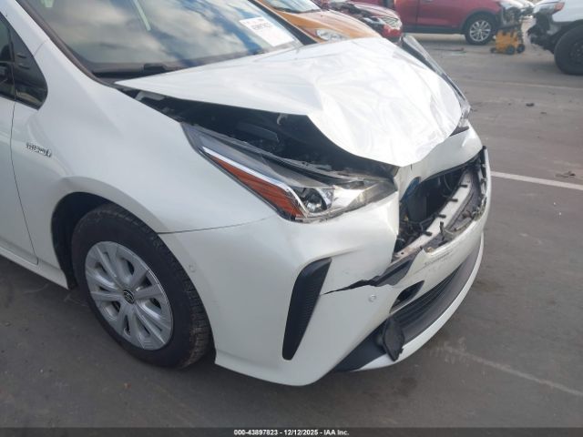 Toyota Prius Le Image 9