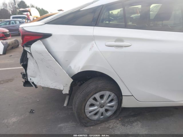 Toyota Prius Le Image 17