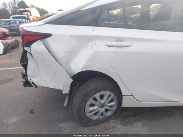 Toyota Prius Le Image 17