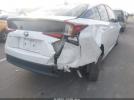 Toyota Prius Le Image 10