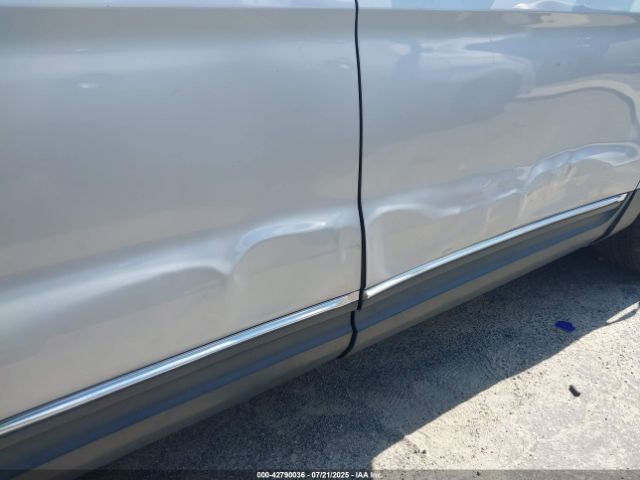 Ford Explorer Xlt Image 8