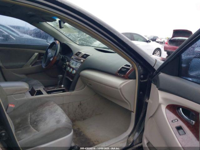 Toyota Camry Se Image 7