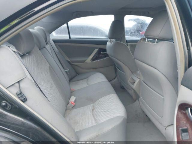 Toyota Camry Se Image 11