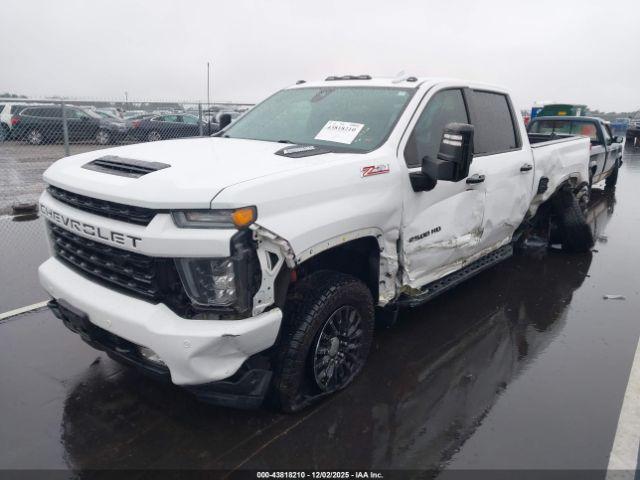 Chevrolet Silverado 2500 Image 3