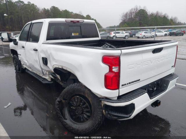 Chevrolet Silverado 2500 Image 2