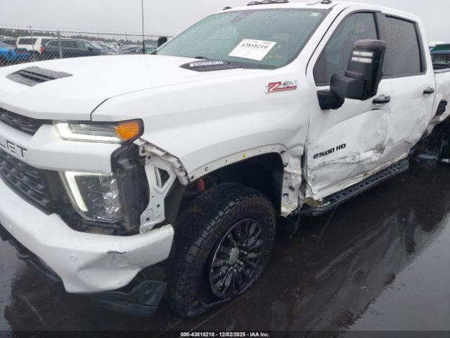 Chevrolet Silverado 2500 Image 15