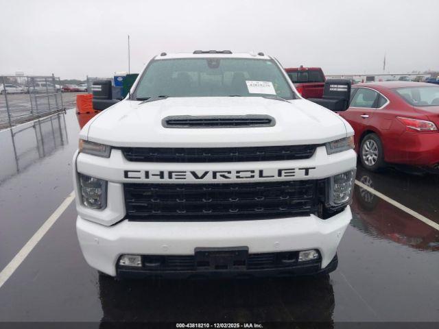 Chevrolet Silverado 2500 Image 16