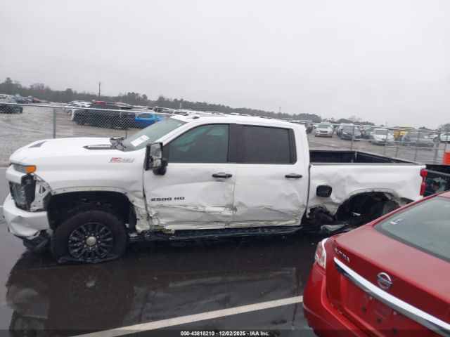 Chevrolet Silverado 2500 Image 13