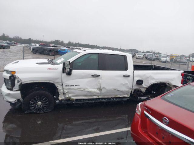Chevrolet Silverado 2500 Image 13