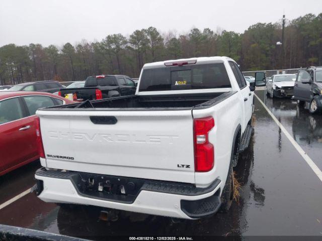 Chevrolet Silverado 2500 Image 14