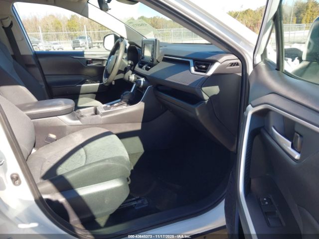 Toyota RAV4 Xle Image 9