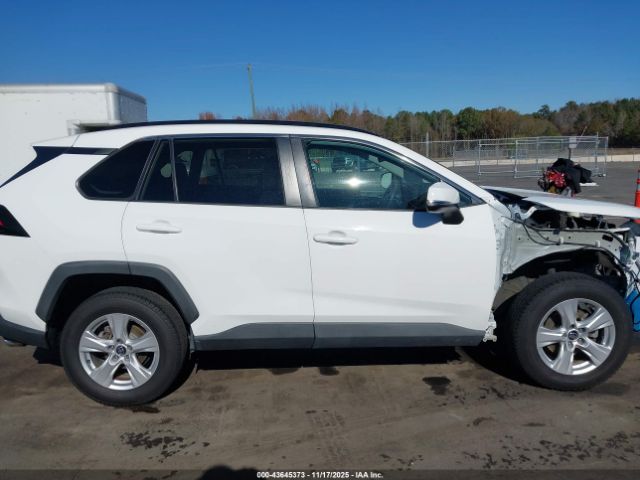 Toyota RAV4 Xle Image 6
