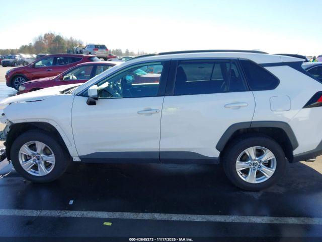 Toyota RAV4 Xle Image 8