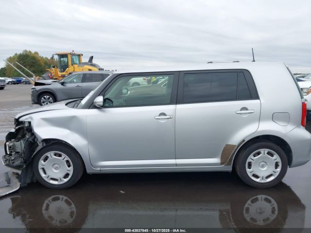Scion xB Image 16