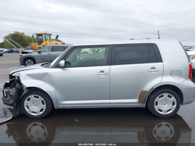 Scion xB Image 16