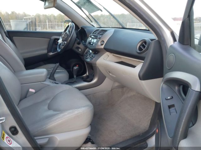 Toyota RAV4 Limited Image 18