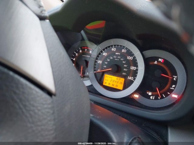 Toyota RAV4 Limited Image 7