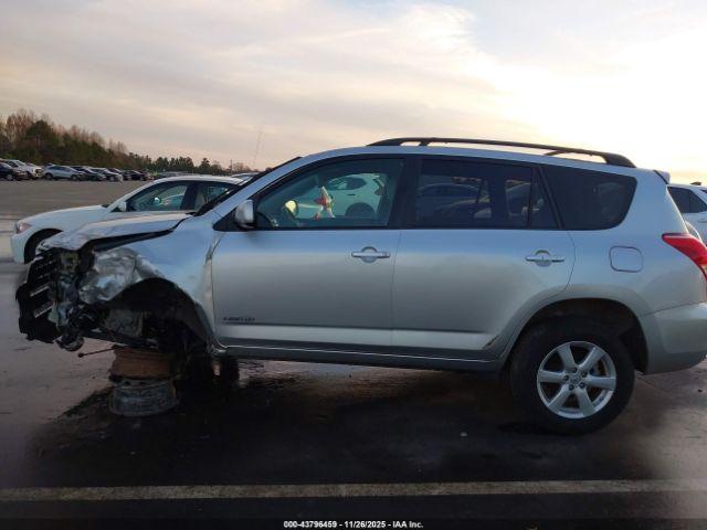 Toyota RAV4 Limited Image 12