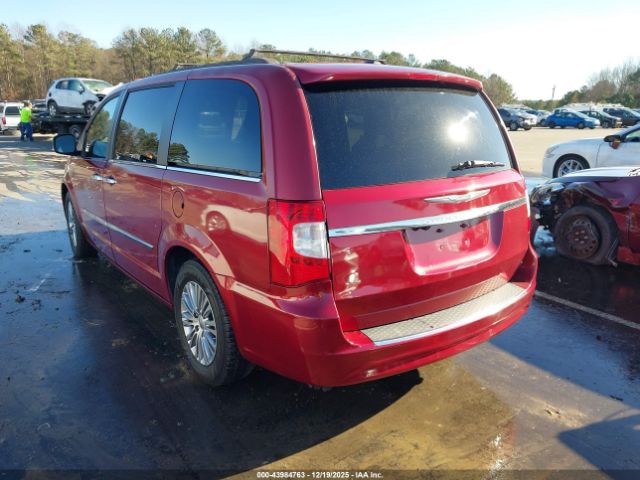 Chrysler Town & Country Touring-l Image 9