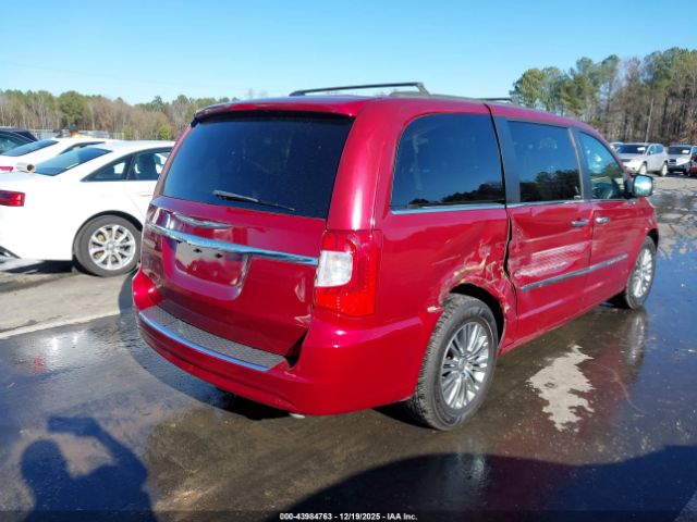 Chrysler Town & Country Touring-l Image 6