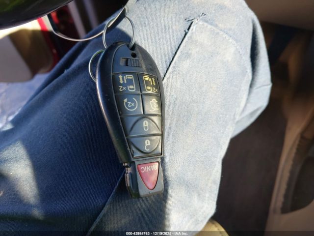 Chrysler Town & Country Touring-l Image 12