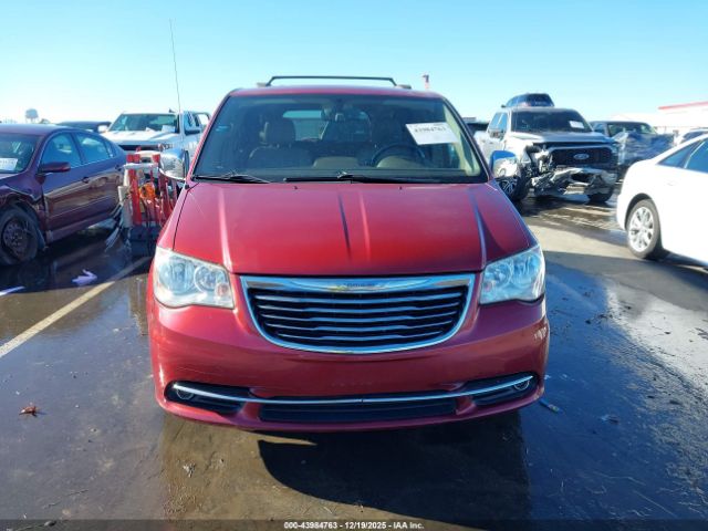 Chrysler Town & Country Touring-l Image 3