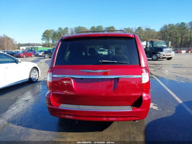 Chrysler Town & Country Touring-l Image 16