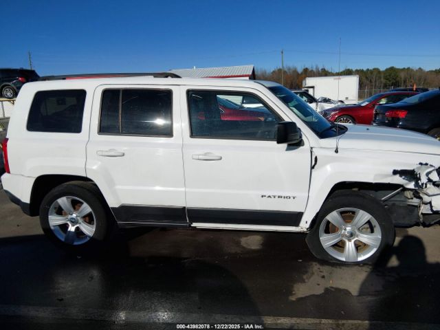 Jeep Patriot Latitude Image 12