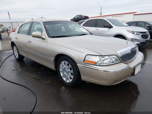  Salvage Lincoln Towncar