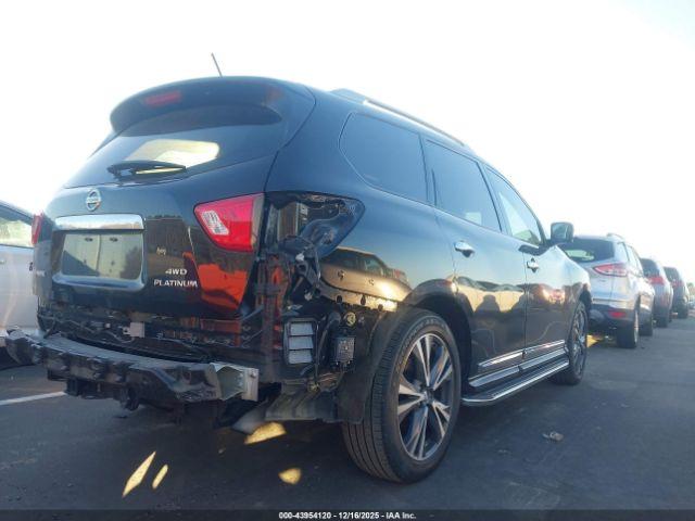 Nissan Pathfinder Platinum Image 2