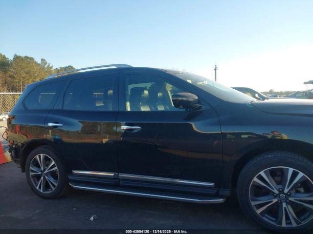 Nissan Pathfinder Platinum Image 14