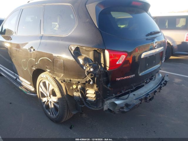 Nissan Pathfinder Platinum Image 10