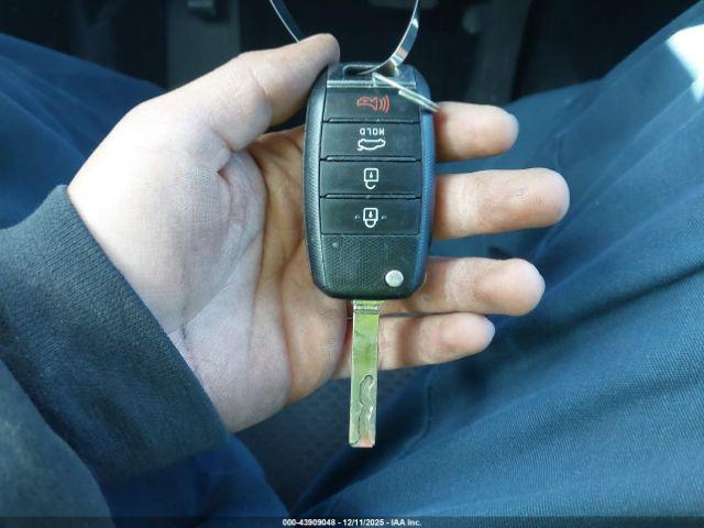 Kia Optima Lx Image 10