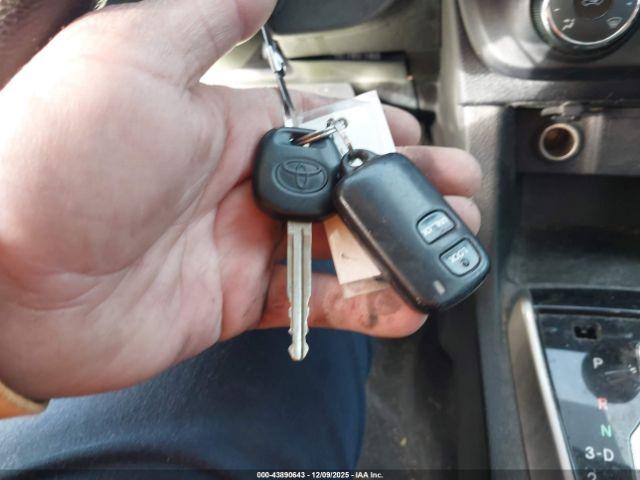 Toyota Corolla L Image 8