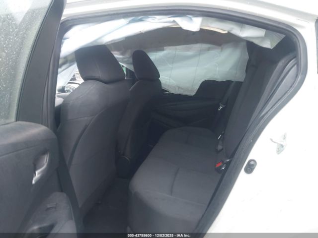 Toyota Corolla Le Image 9